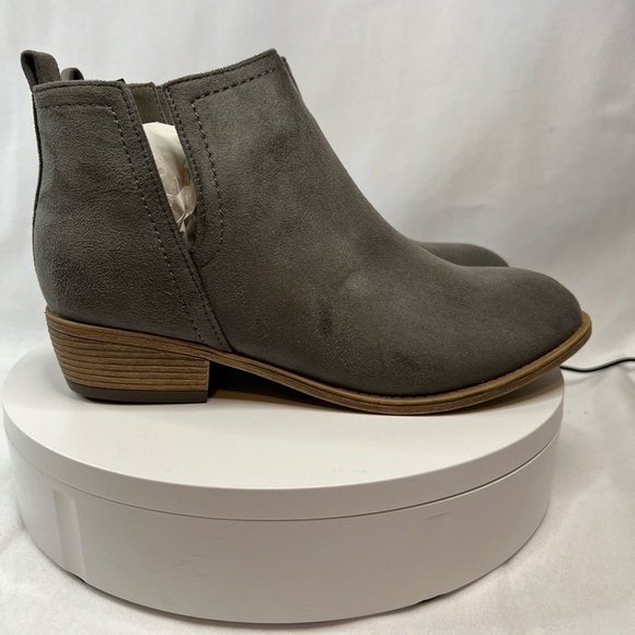 Women’s Journee Collection Rimi Gray Split Ankle Booties Size 8.5 NEW in box - Picture 5 of 10